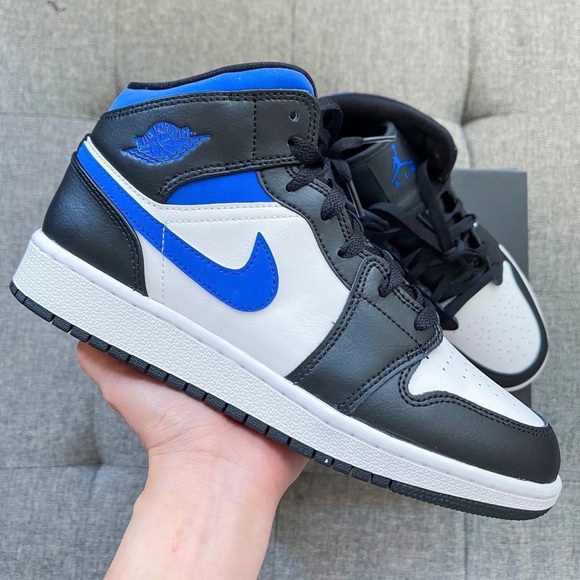 🖤💙🤍 Nike Air Jordan 1 mid black blue shoes - Picture 2 of 4